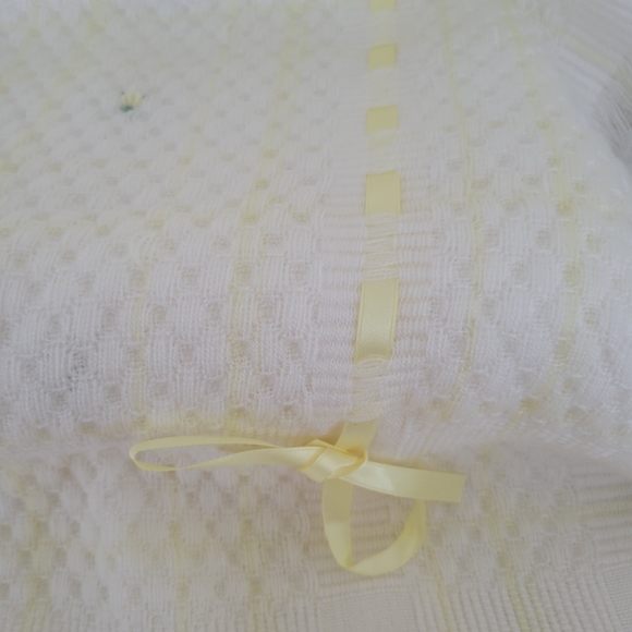 Saks Fifth Ave fringed knit infant blanket - Picture 6 of 9